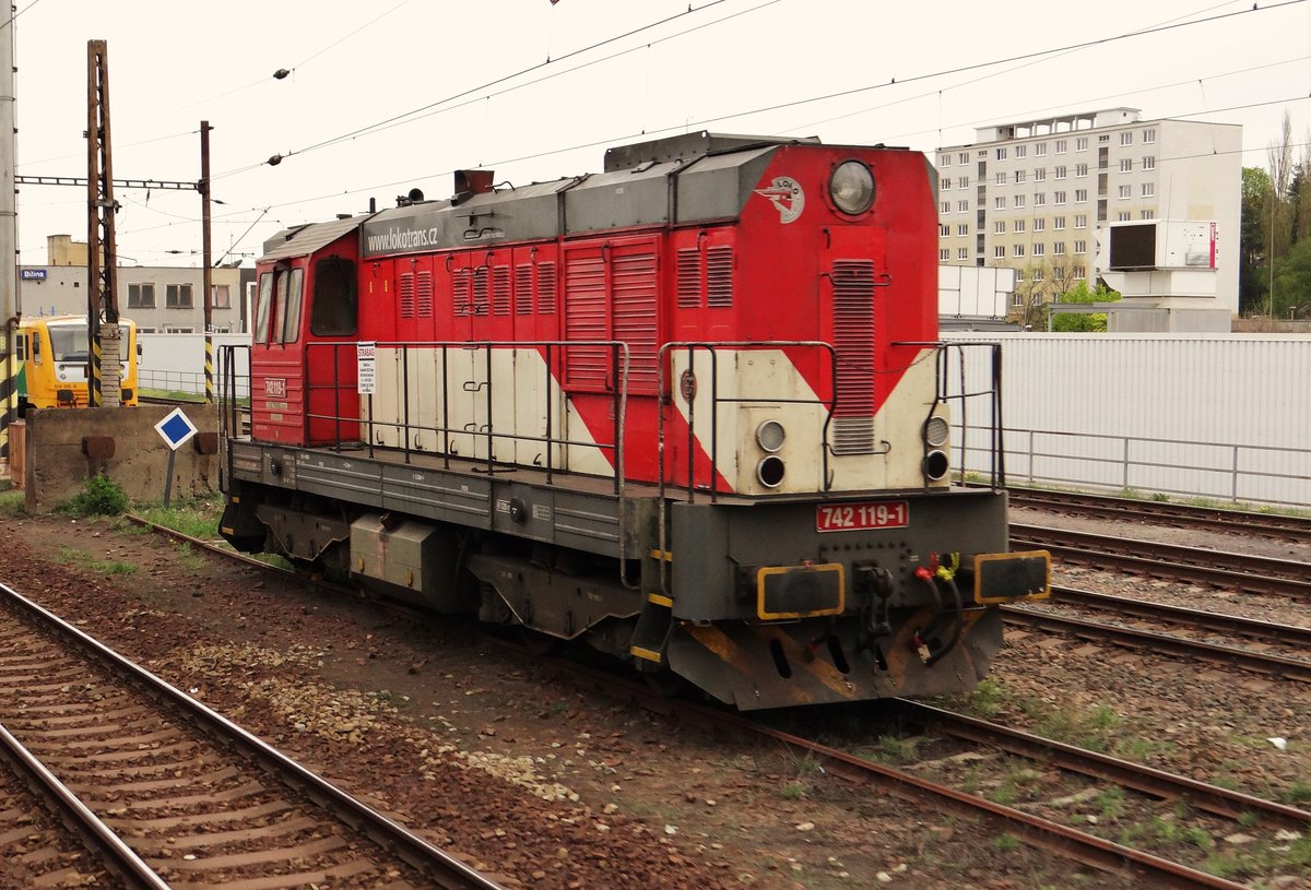742 119-1 zu sehen am 25.04.15 in Bilina. Foto entstand aus dem Zug!