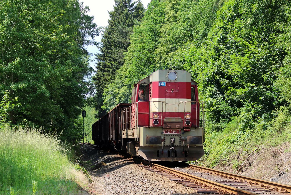 742 194-4 fuhr am 04.06.18 mit der Übergabe von Aš durch Hazlov nach Cheb.