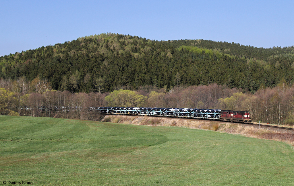 742 284 + 742 206 mit Autozug am 24.04.2015 bei Domazlice.