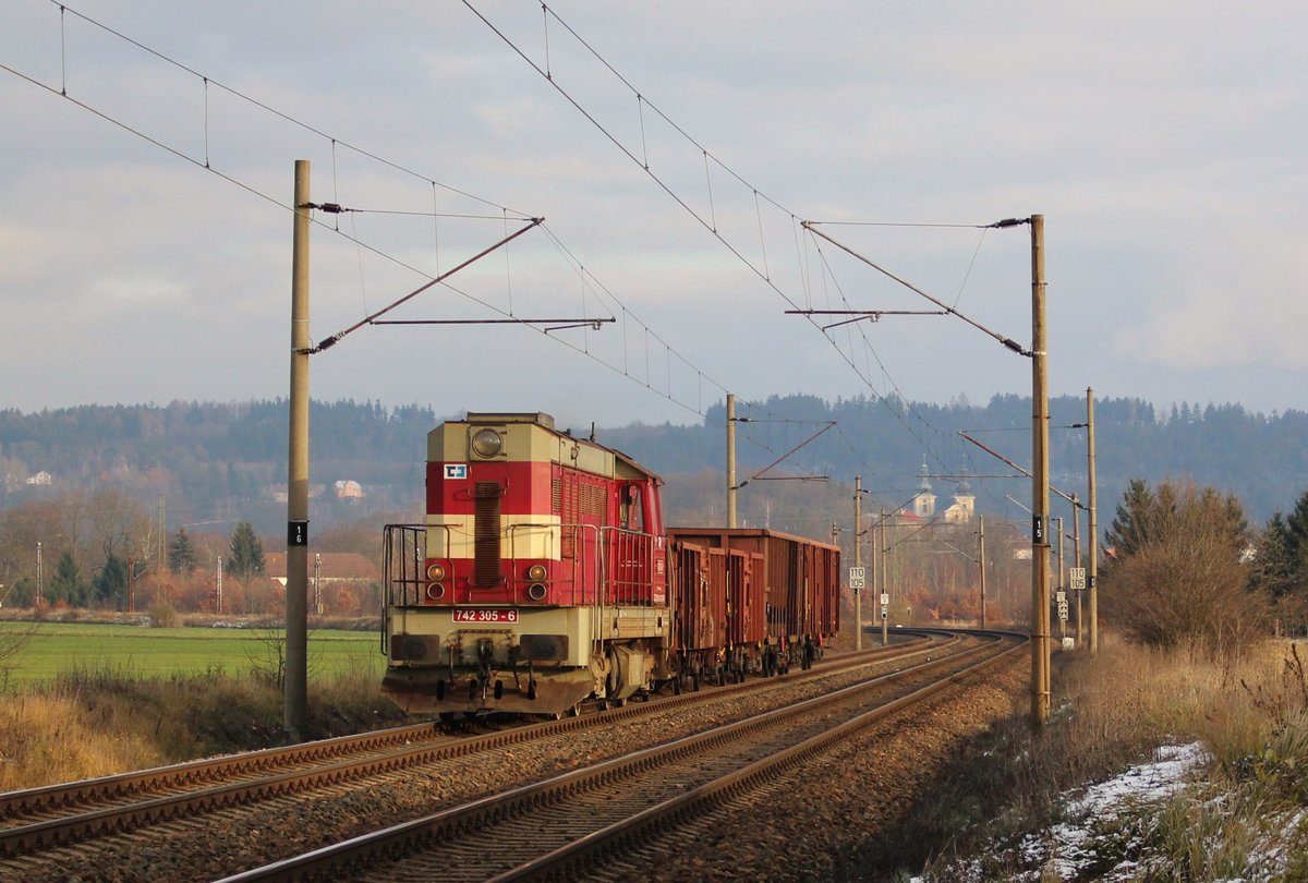 742 305-6 ist am 01.12.17 mit der Übergabe von Sokolov nach Cheb in Chotikov zu sehen. 