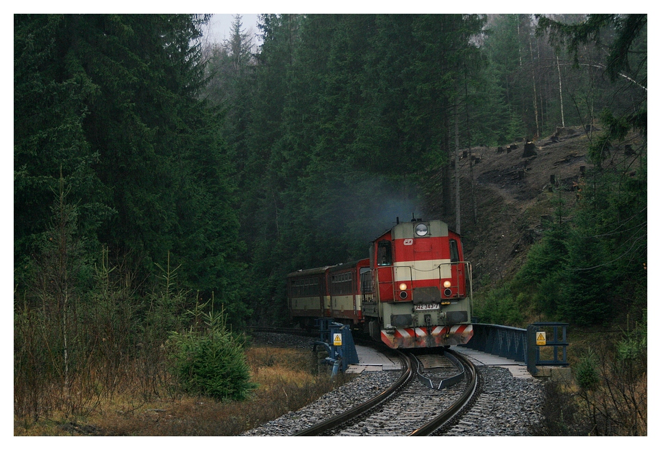 

742 343-7 unterwegs mit den Os17107 bei Potucky 20.11.2013 