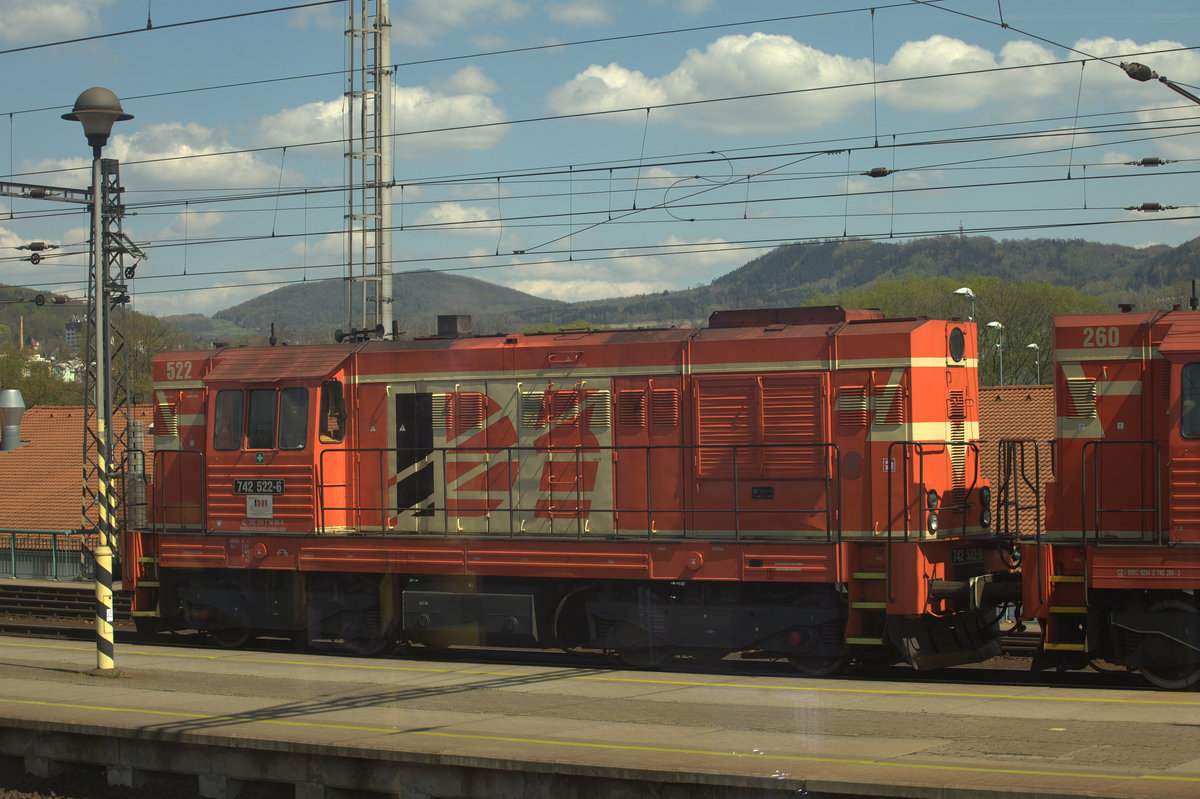 742 522-6  aufgenommen in Decin aus dem EC nach Praha.29.04.2016 14:05 Uhr.