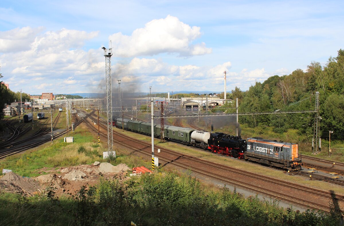 742 615-8 �berf�hrte  am 17.09.26 die 86 1333 und 50 3616 nach Benesov u Prahy. Hier ist der Zug in der Ausfahrt Cheb Richtung Plzeň zu sehen.