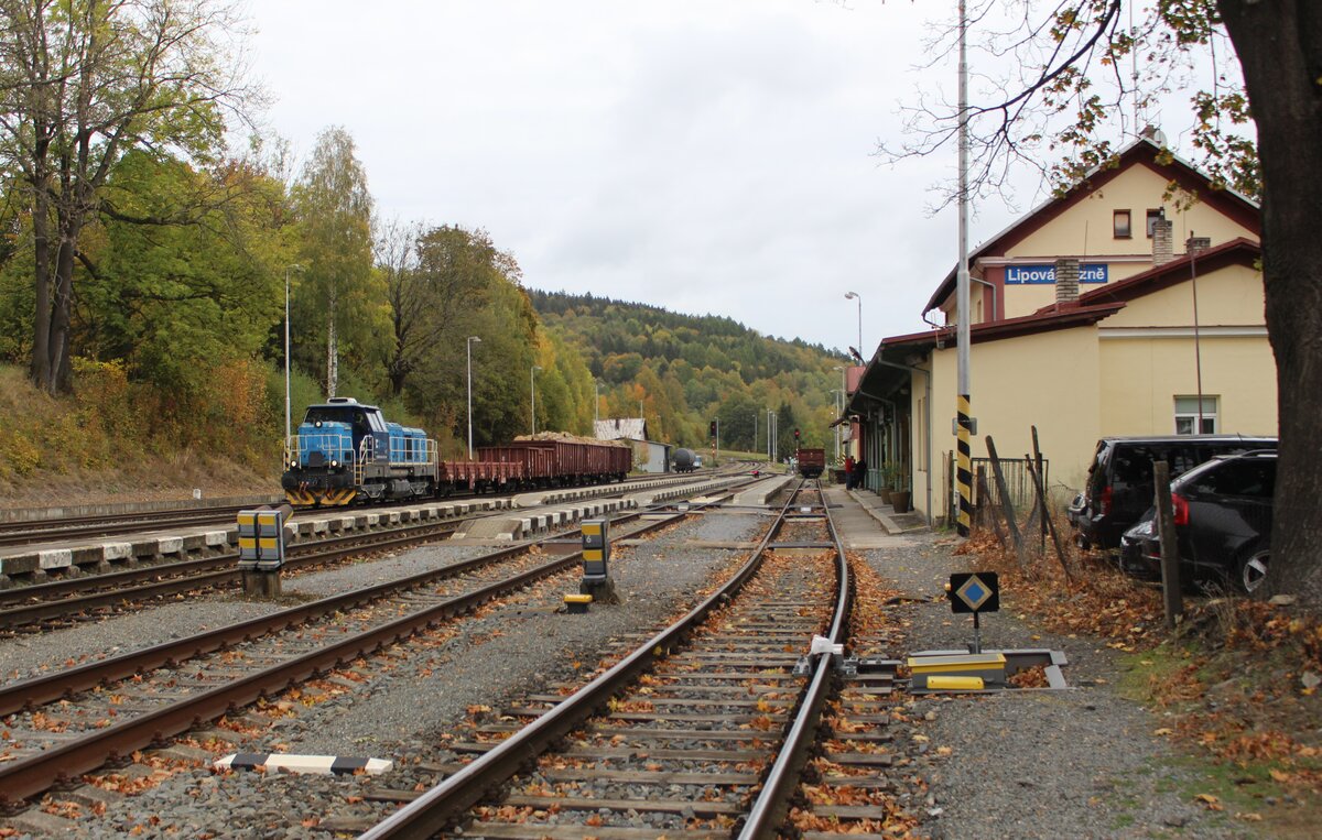 742 775 zu sehen am 14.10.26 mit einer �bergabe in Lipov� L�zně.