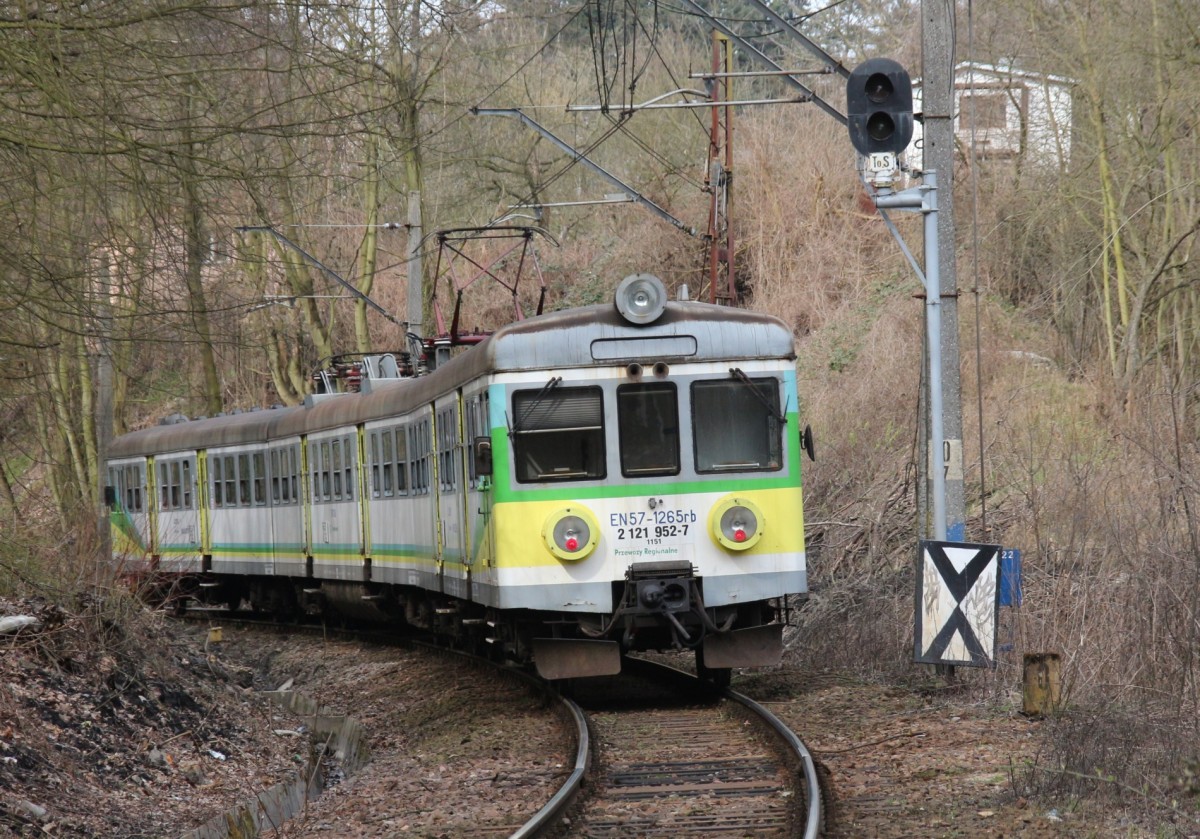 7.4.2015 Stettin. EN 57 1265rb auf dem Weg zum Abstellbf. Kosakenberg / Szczecin Wzgórze Hetmańskie