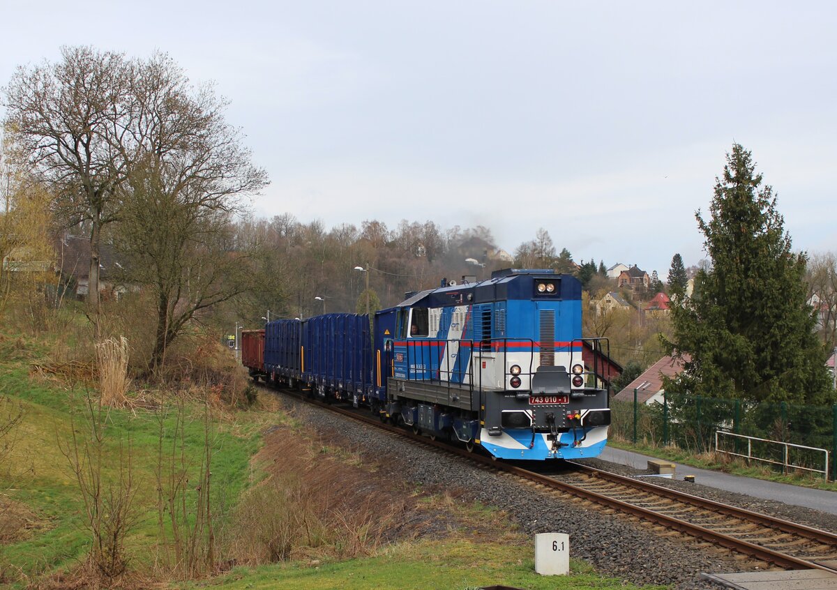 743 010-1 zu sehen mit einem Nahgüterzug nach Jablonec nad Nisou in Vesec u Liberce am 28.03.24.