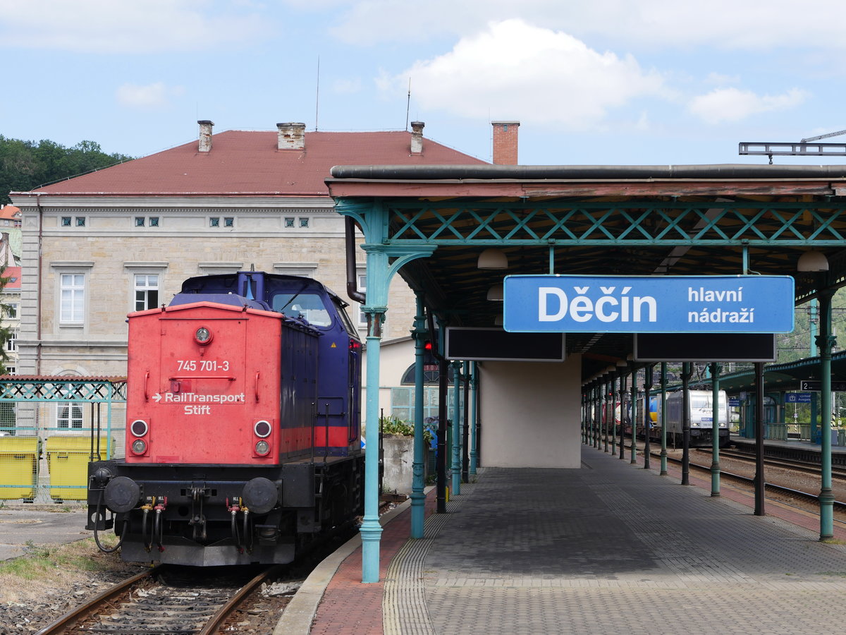 745 701 (ex V100 DR 112 260-5) von RailTransport Stift wartet in Děčín hl.n (Tetschen-Bodenbach Hbf.) auf neuen Einsatz; Decin, 10.07.2019
