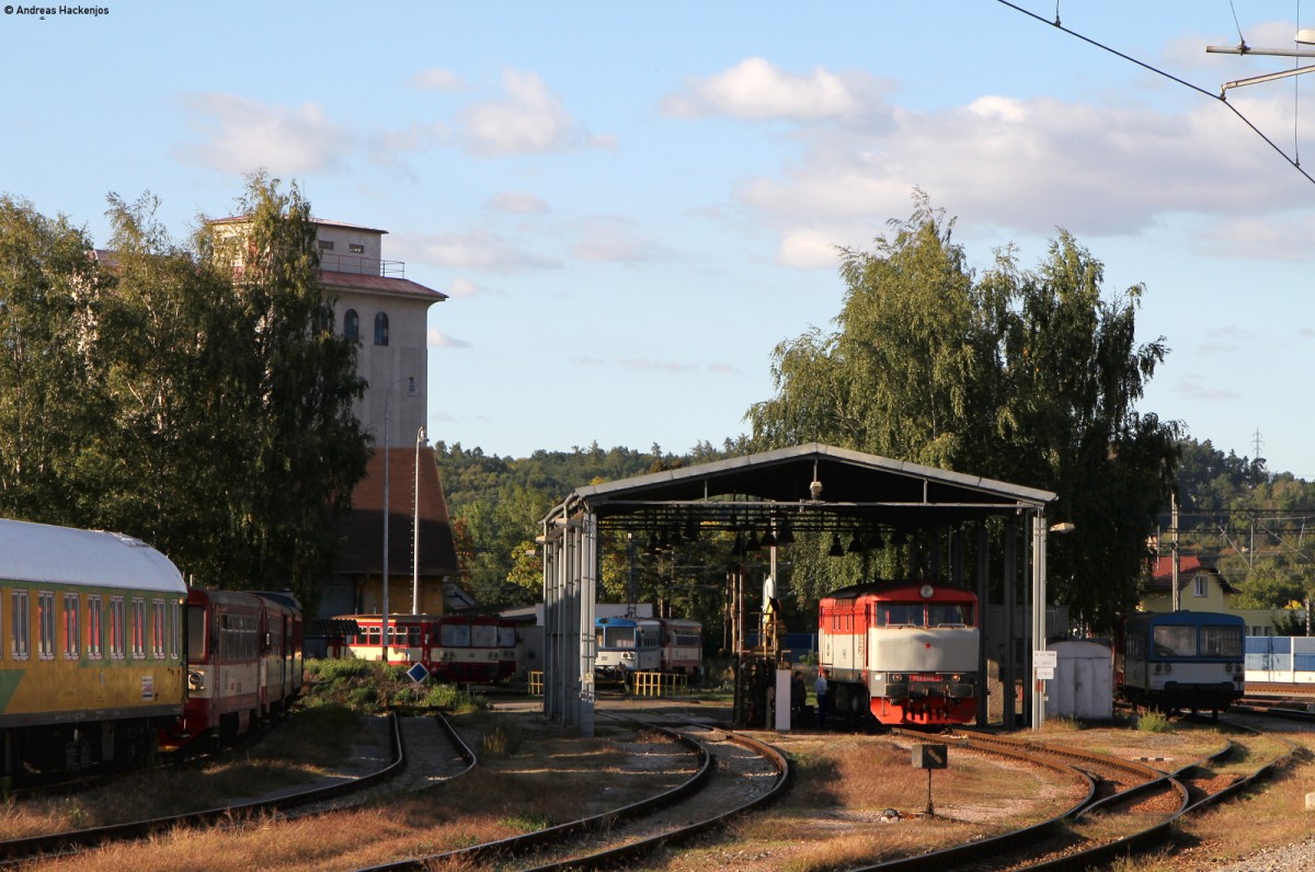 749 006-3 beim Tanken in Cercany 28.9.15