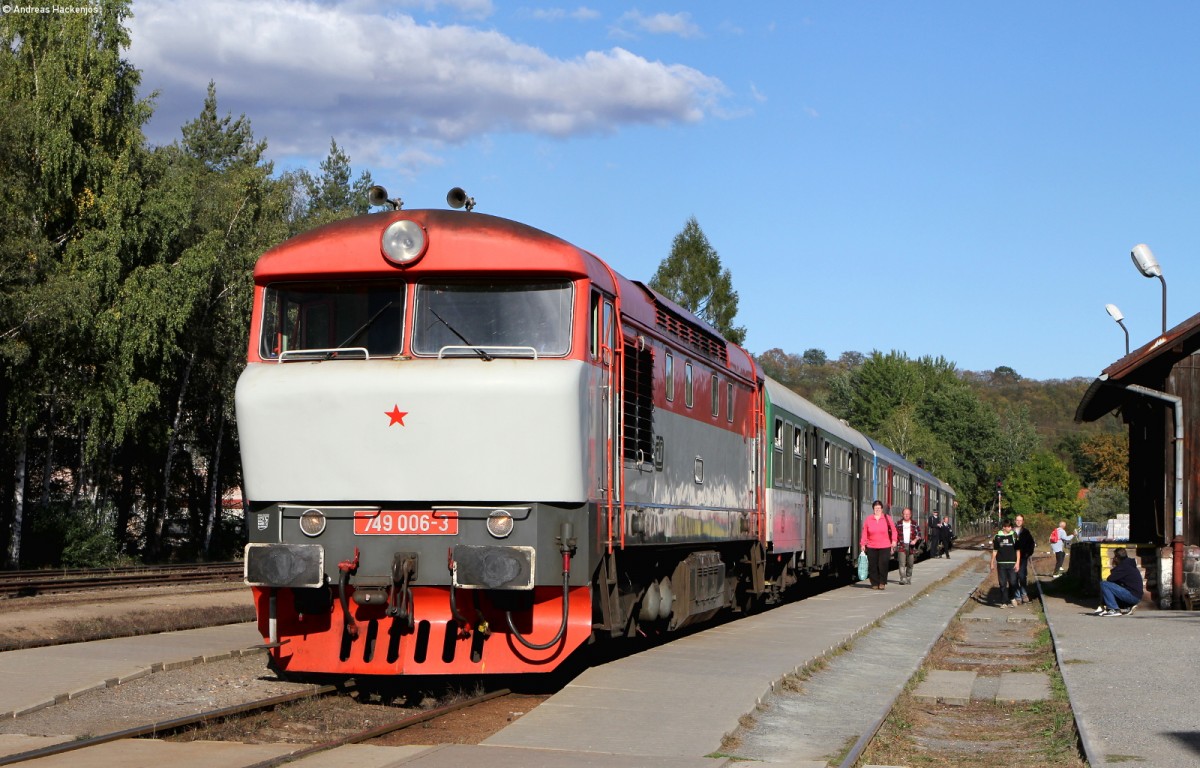 749 006-3 mit dem Os 9206 (Svetla nad Sazavou-Cercany) in Sazava-Cerne Budy 28.9.15