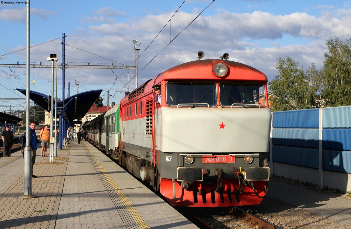 749 006-3 mit dem Os 9206 (Svetla nad Sazavou-Cercany) in Cercany 28.9.15