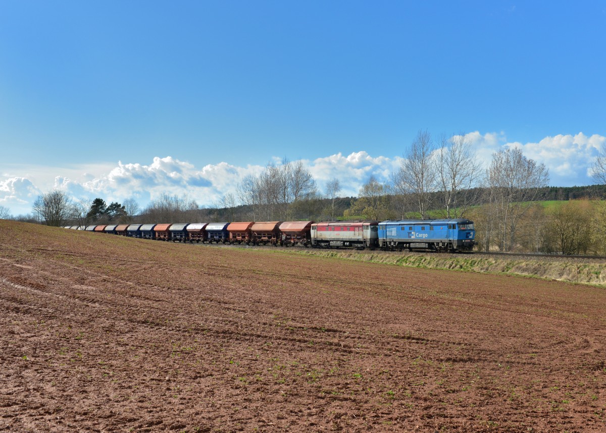 749 018 + 749 019 mit Pn 347341 am 01.04.2015 bei Vejprnice. 