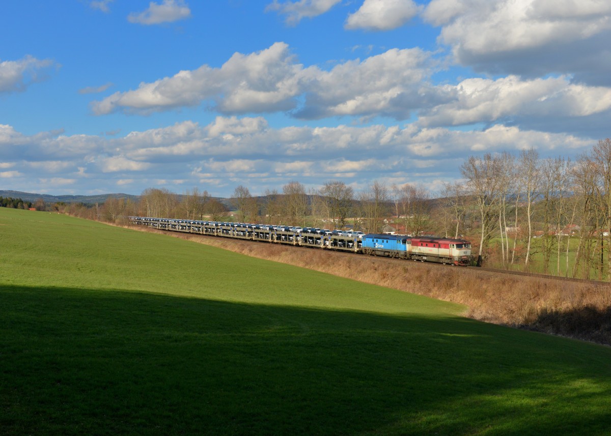 749 019 + 749 018 mit NEx 48330 am 03.04.2015 bei Klöpflesberg. 