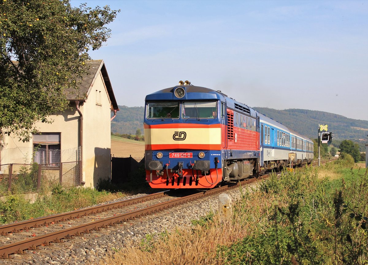 749 121-0 mit Sp 1596 zu sehen am 13.09.20 bei Zidce.