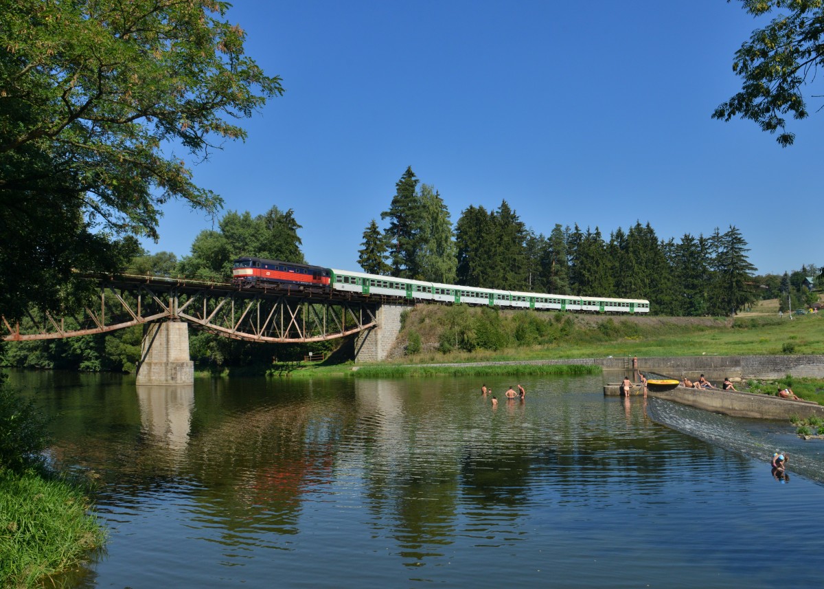 749 121 mit Os 9206 am 30.08.2015 bei Vlastejovice.
