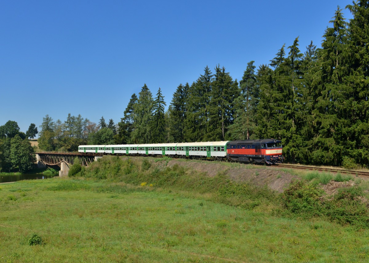 749 121 mit Os 9207 am 30.08.2015 bei Vlastejovice.