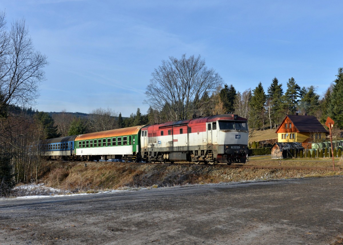 749 187 mit einem Sonderzug nach Kubova Hut am 31.12.2013 bei Lipka.