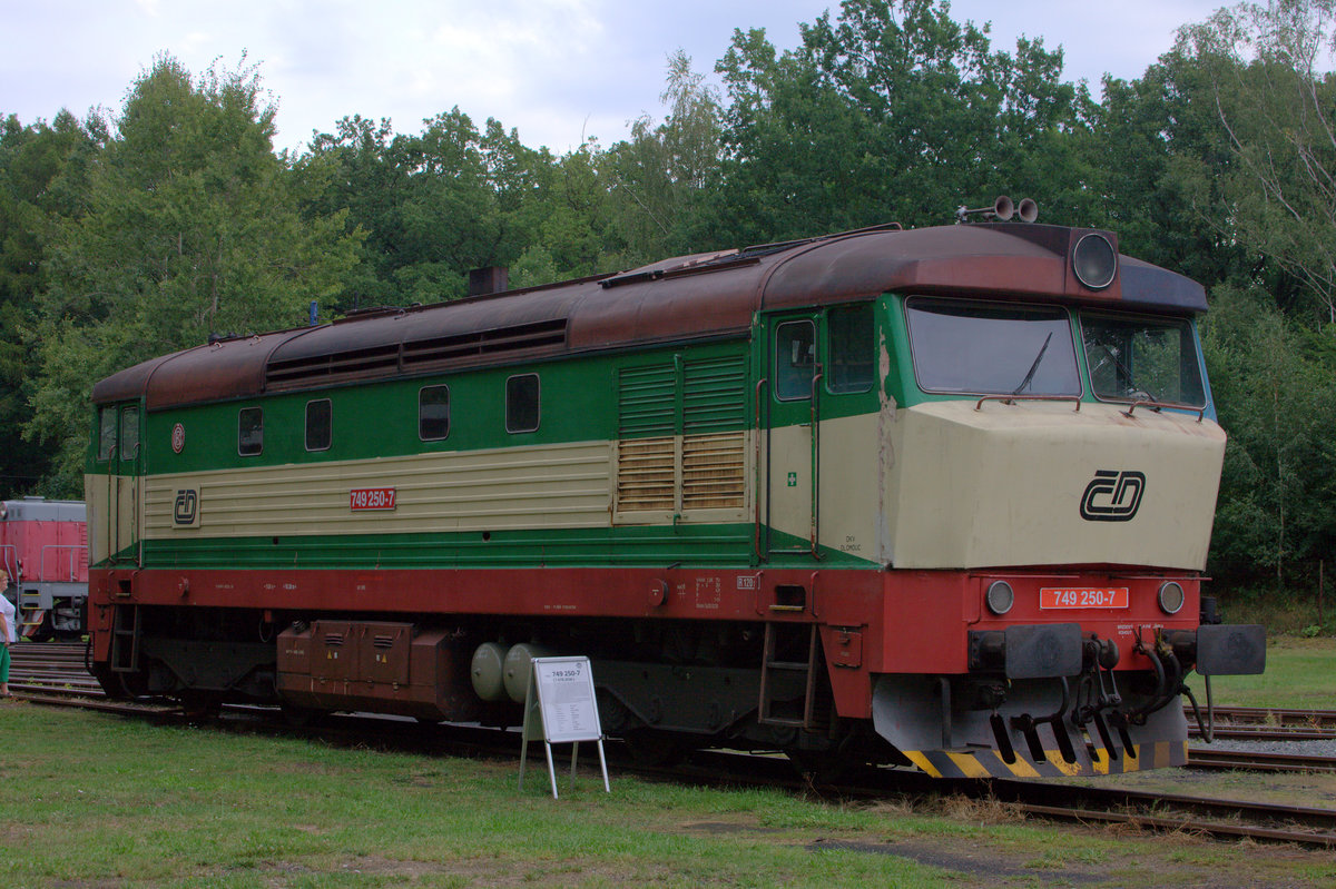 749 250-7 in Luzna u Rakovnika. 26.08.2017  11:01 Uhr.