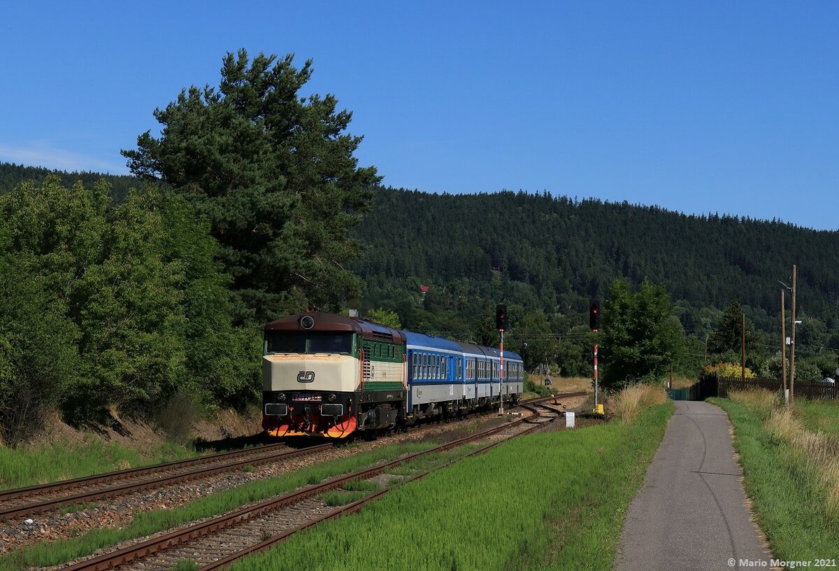 749.264 mit den Sp 1596 (Cyklo Brdy)  Praha hl.n. - Blatná unterwegs in Bratkovice, 06.07.2021