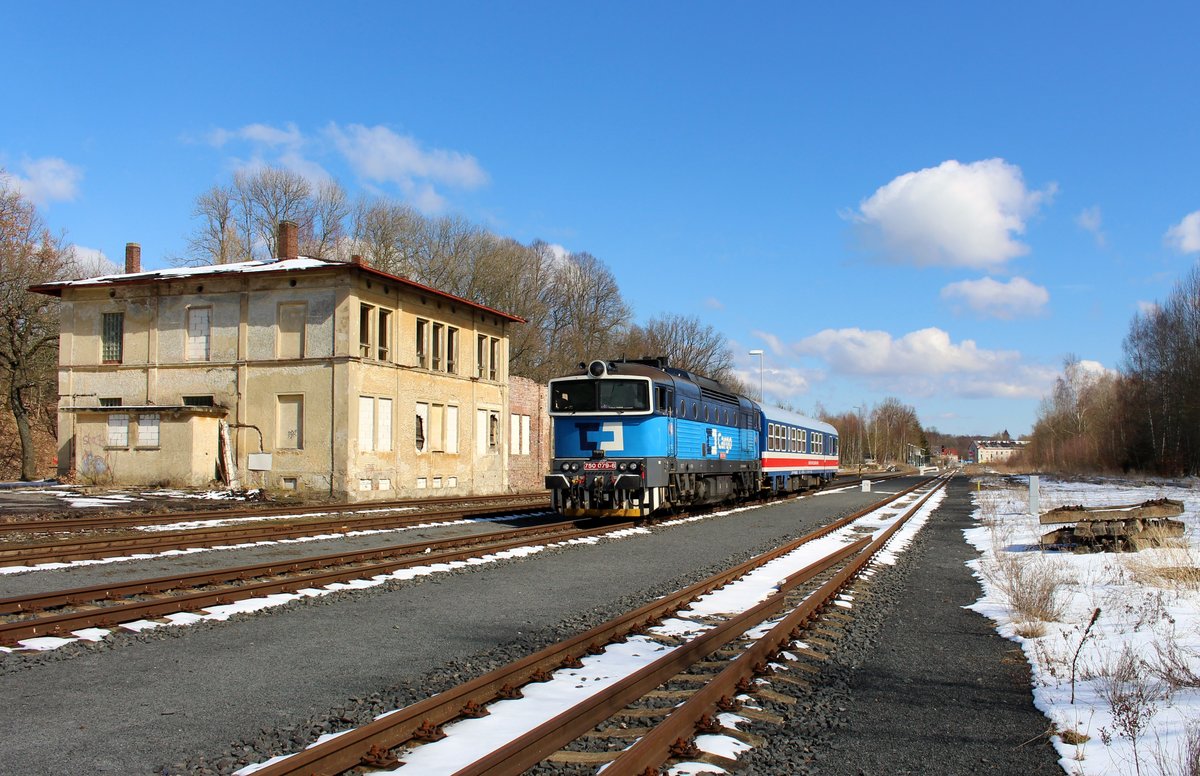 750 079-6 mit einem Messwagen zu sehen am 21.03.18 in Aš auf dem Weg zur Landesgrenze.