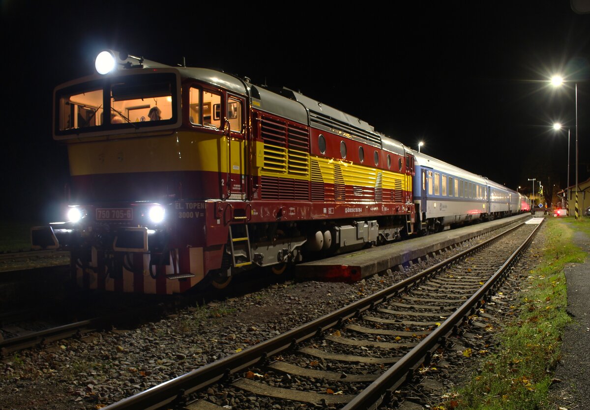 750 705-6 als R 858 zu sehen am 23.10.25 in Luhačovice.