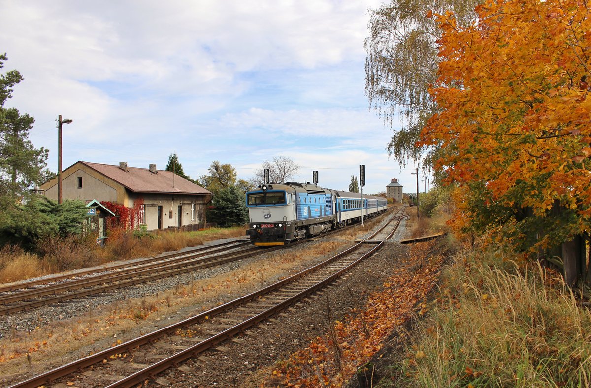 750 707 mit dem Sp 1876 zu sehen am 17.10.19 in Unhošť.