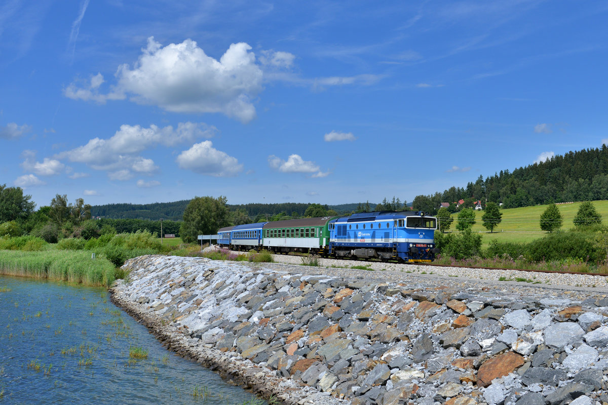 750 713 mit einem Os am 04.08.2016 bei Cerna v Posumavi. 
