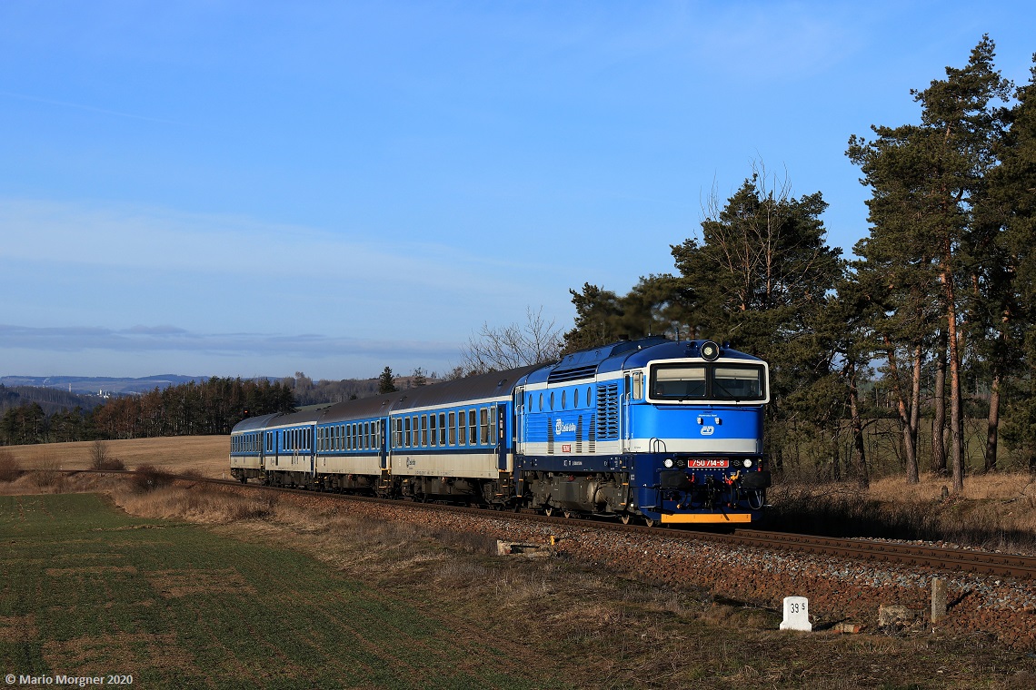 750.714 mit den Rožmberk R 653 Jihlava - Brno unterwegs zwischen Vladislav - Studenec, 13.02.2020