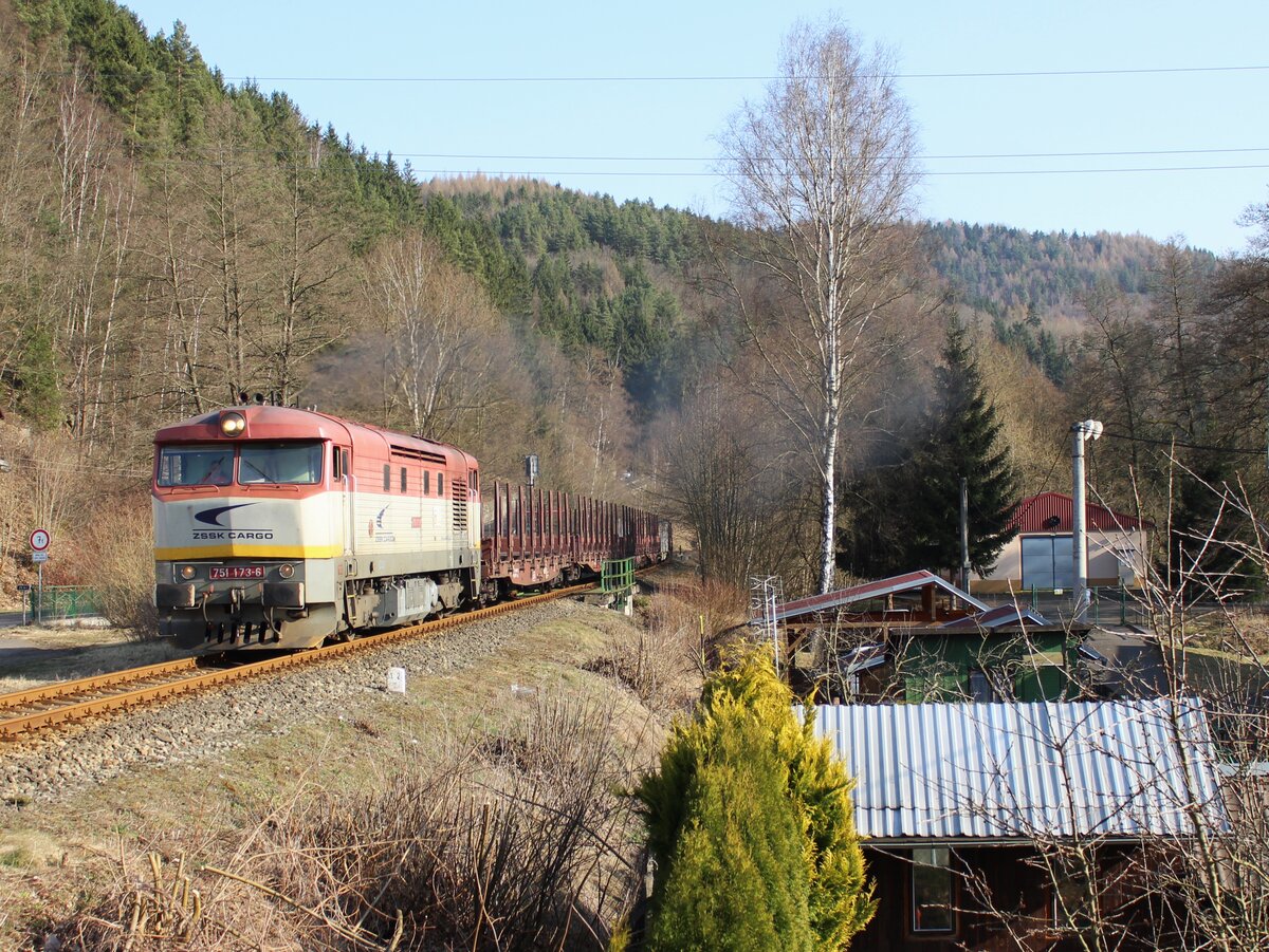 751 173 ZSSK Cargo (Rabbit Rail) zu sehen am 25.03.22 mit einem leeren Holzzug in Olovi Richtung Kraslice.
