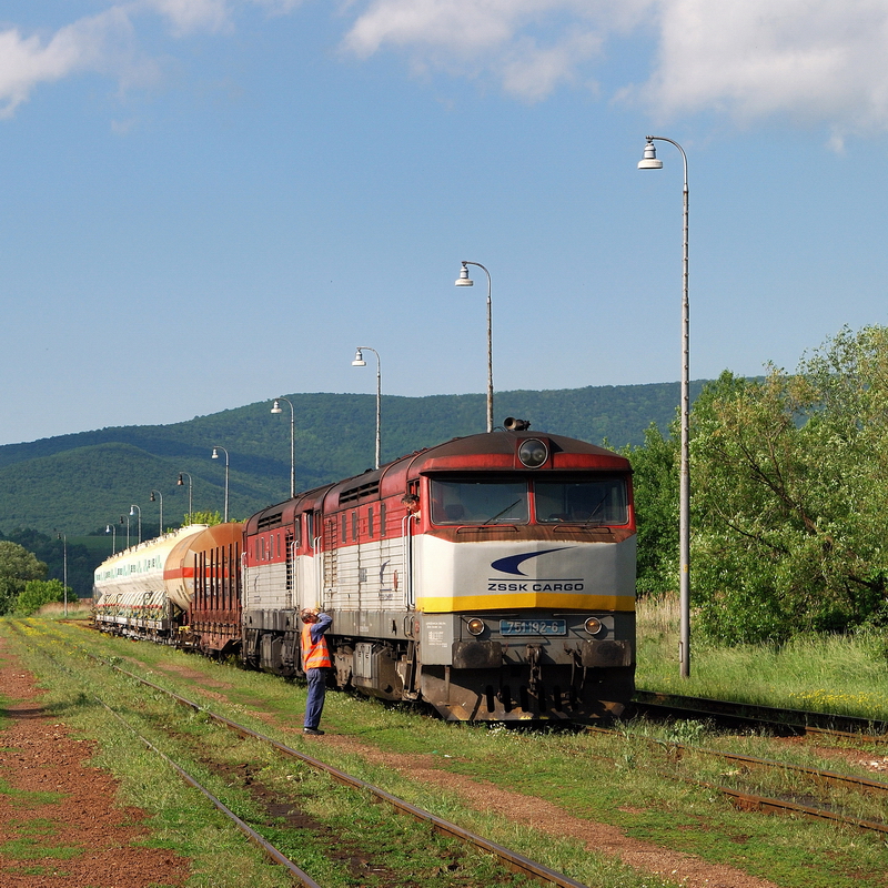 751 192 und 128 in Novaky (19.05.2014)