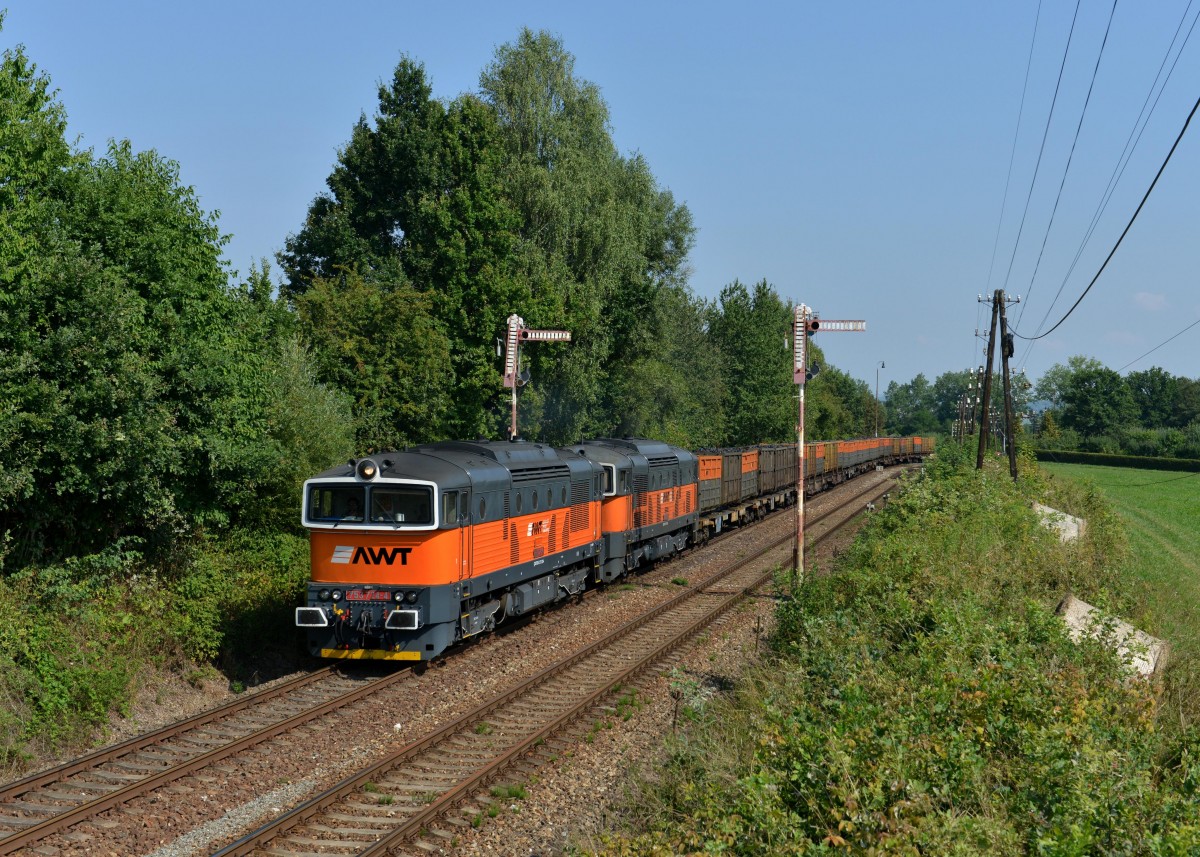 753 724 + 753 723 mit einem Kohlezug am 24.08.2013 bei Janovice nad Uhlavou.