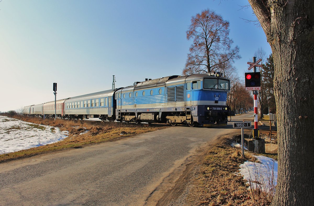 754 009-9 am 13.02.17 mit dem Rx 777 Pancíř in Bezděkov u Klatov.