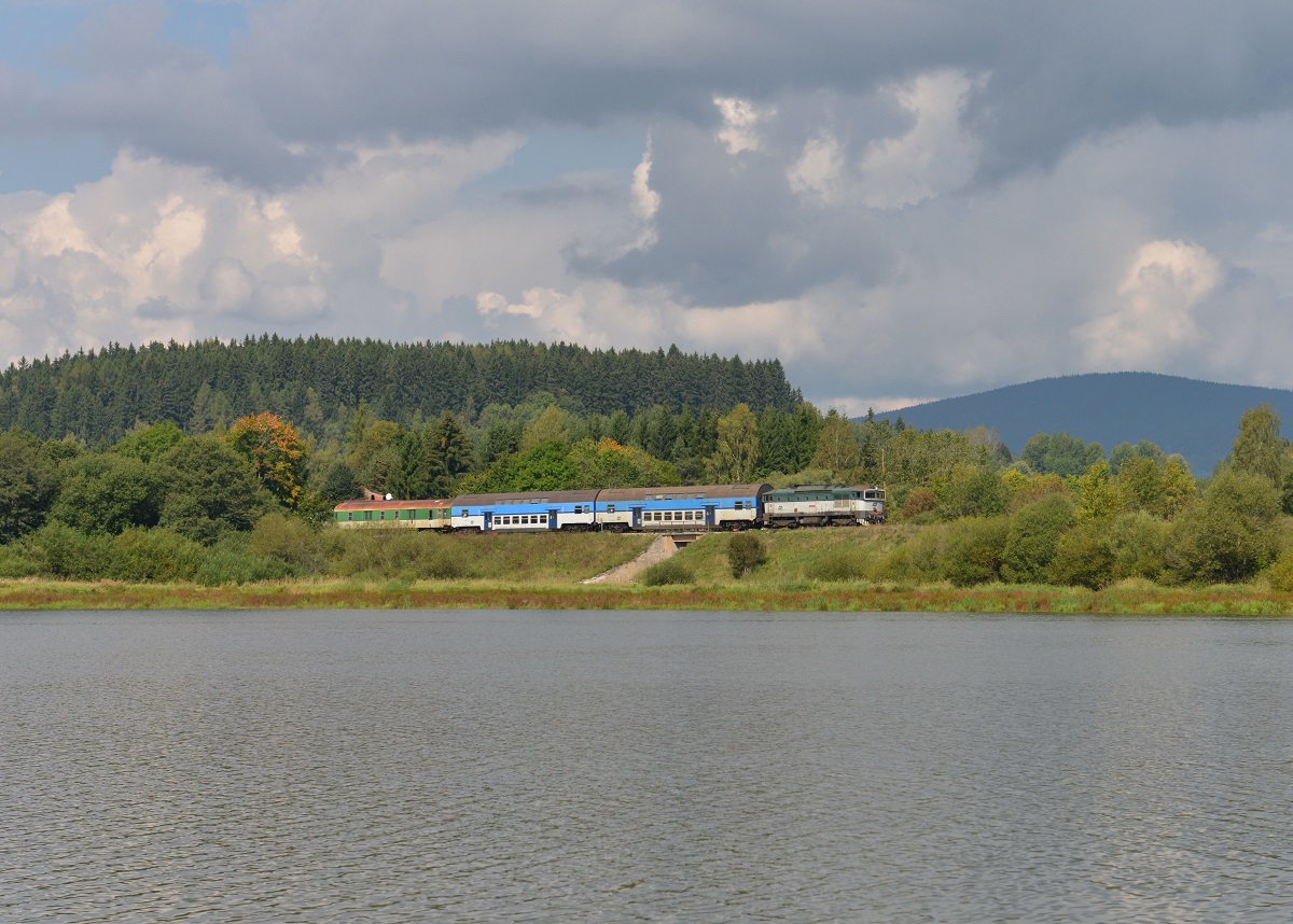 754 022 mit einem Os nach Budweis am 08.09.2014 bei Hurka.