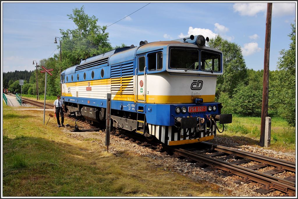 754 027-1 beim Umfahren in Novè Udoli. (30.06.2015)