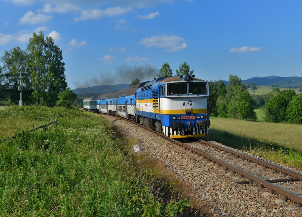 754 027 mit Os 8122 am 01.07.2015 bei Nova Pec. 