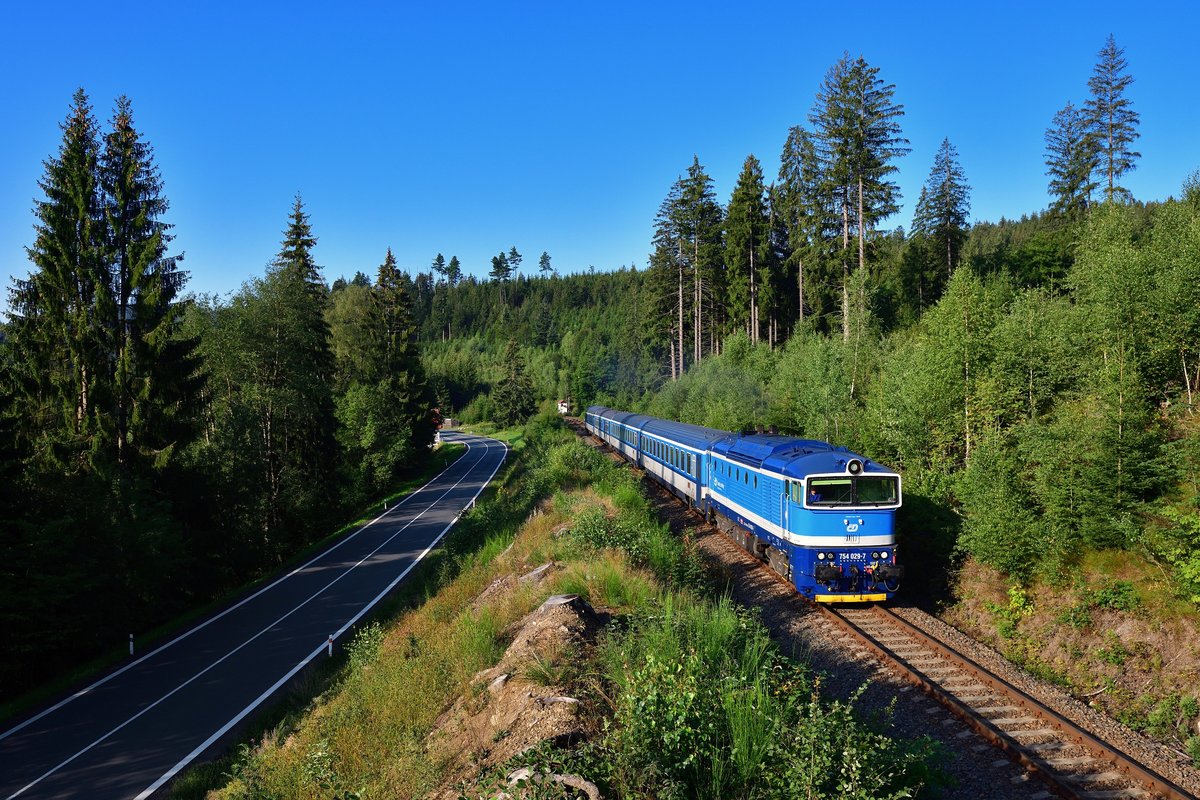 754 029 mit Os 7545 am 14.08.2019 bei Železná Ruda-Alžbětín.