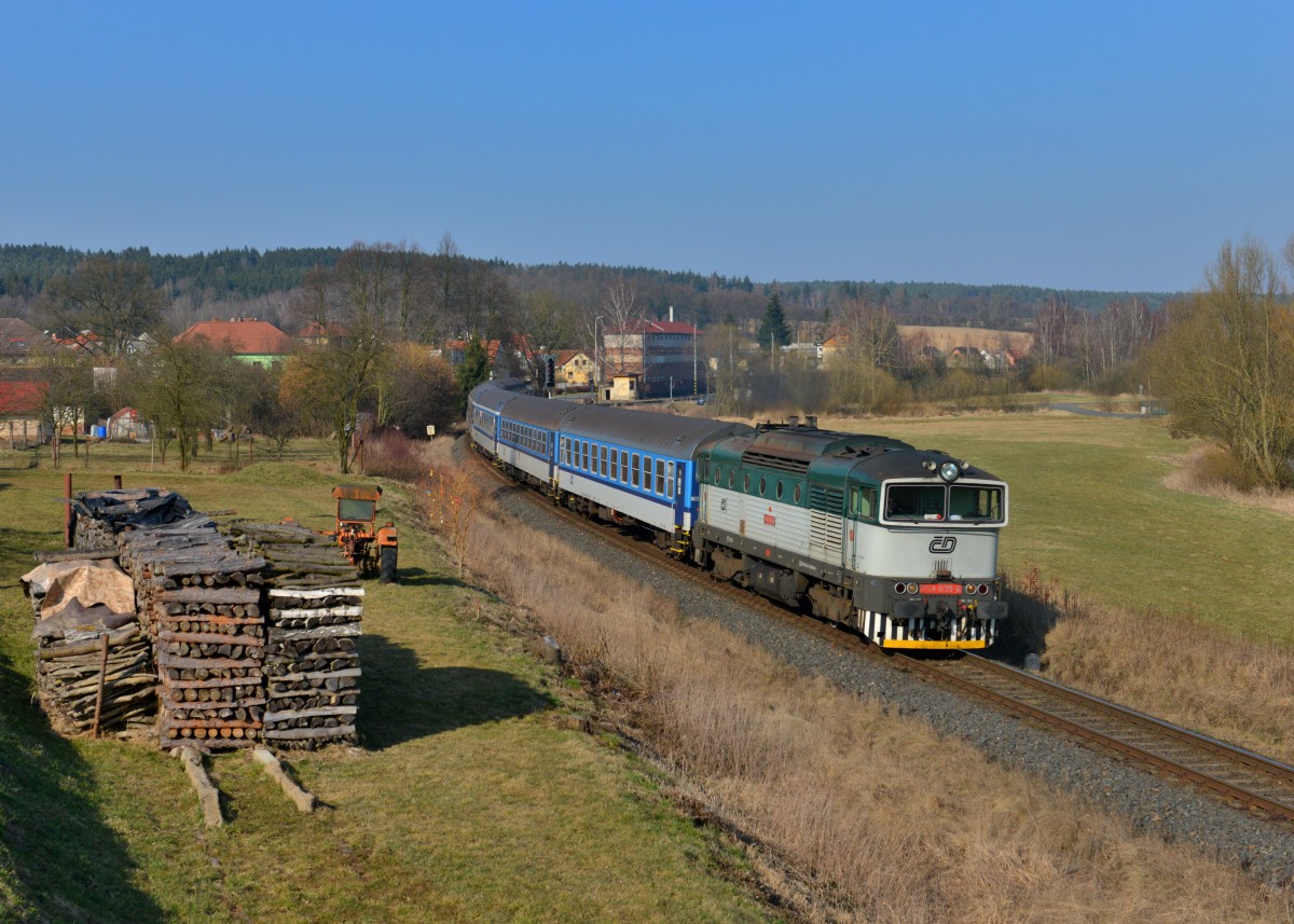 754 039 mit Os 7412 am 20.03.2015 bei Blizejov. 
