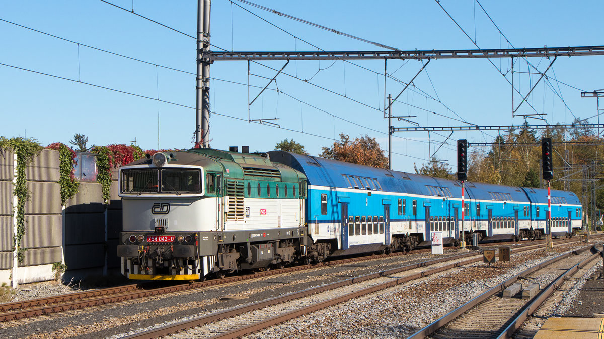 754 042-0 ist am 12. Oktober 2019 in Strancice zugegen. 