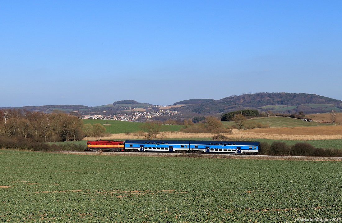 754 044-6 am Os 9065 bei Svárov, 23.03.2019
