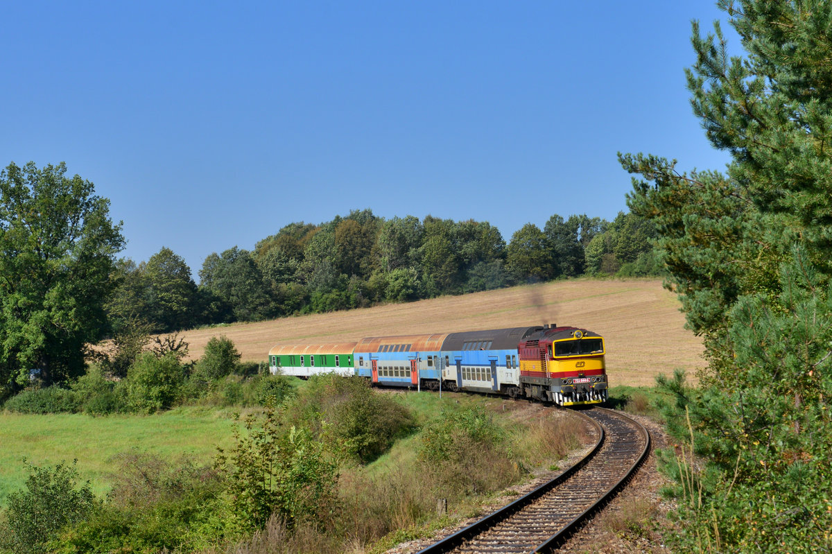 754 044 mit einem Os am 15.09.2016 bei Cesky Krumlov. 