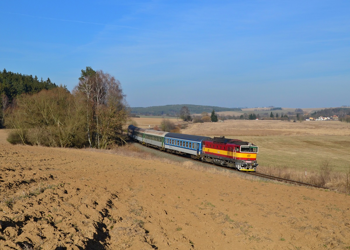 754 044 mit Os 7414 am 09.03.2015 bei Chotimer.. 