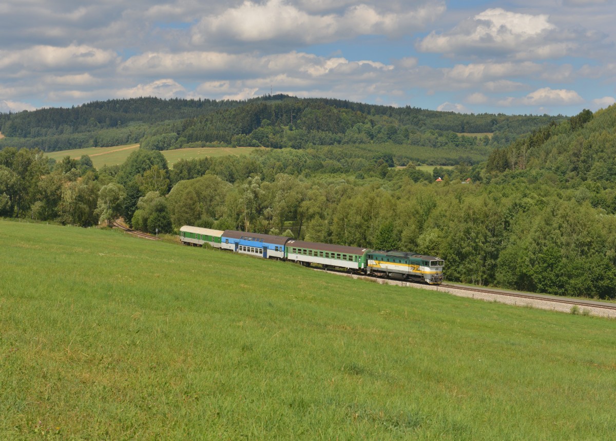754 045 mit einem Os am 05.08.2015 bei Horice na Sumave. 