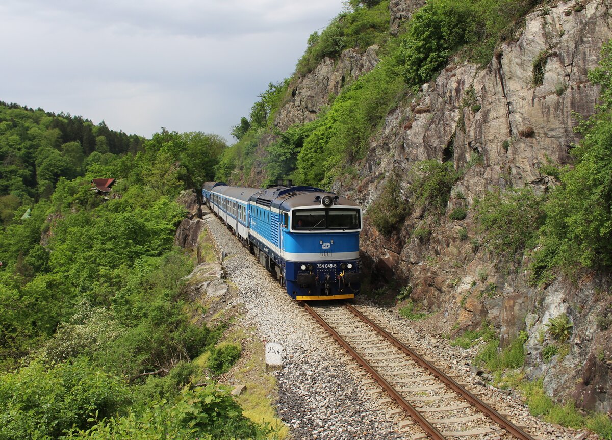 754 049-5 als Os 9061 zu sehen am 03.05.25 bei Petrov u Prahy. 