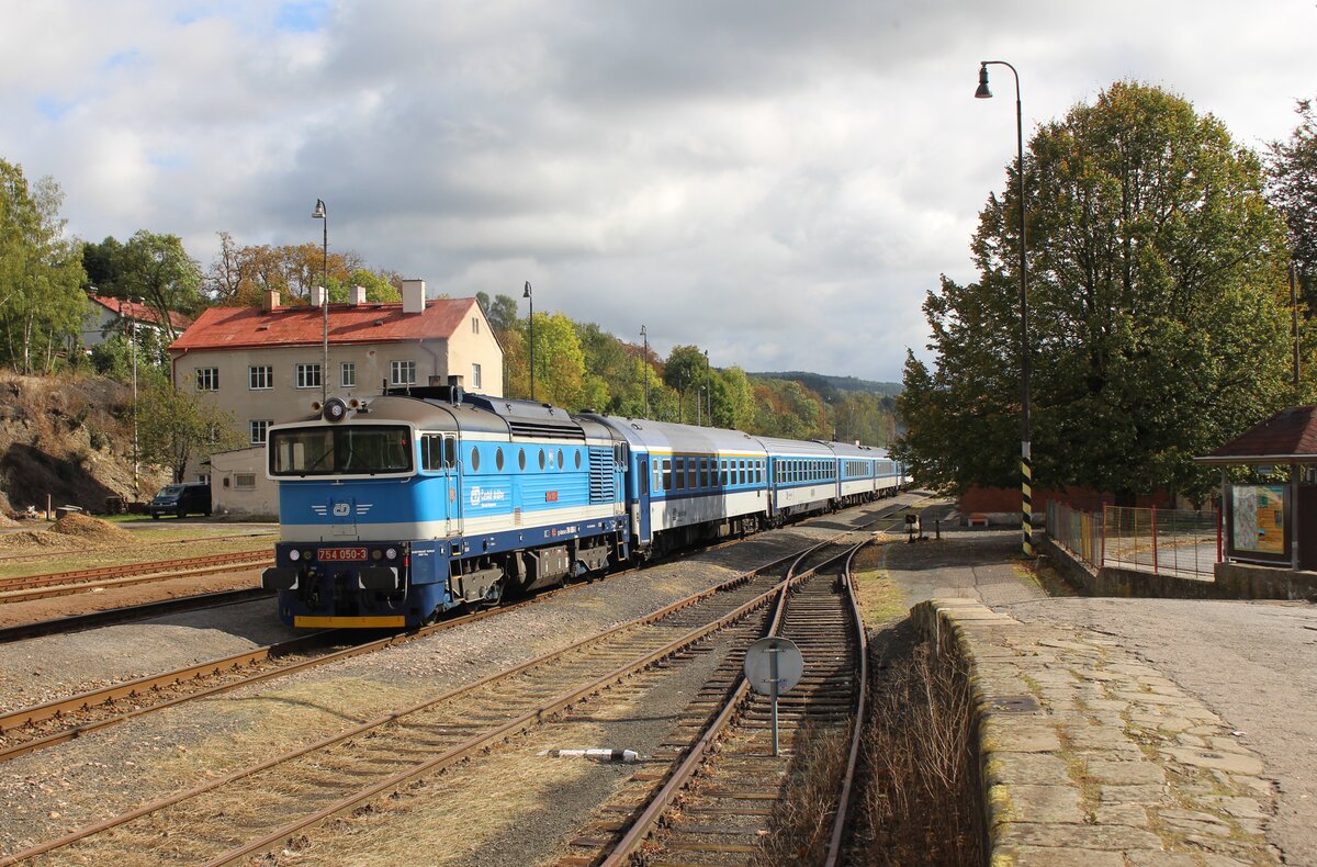 754 050-3 als R 925 zu sehen am 05.10.25 in Malé Svatoňovice. 