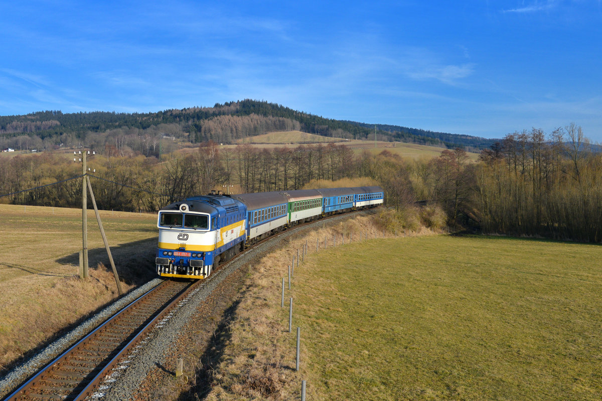 754 057 mit einem Os am 08.03.2015 bei Desenice.