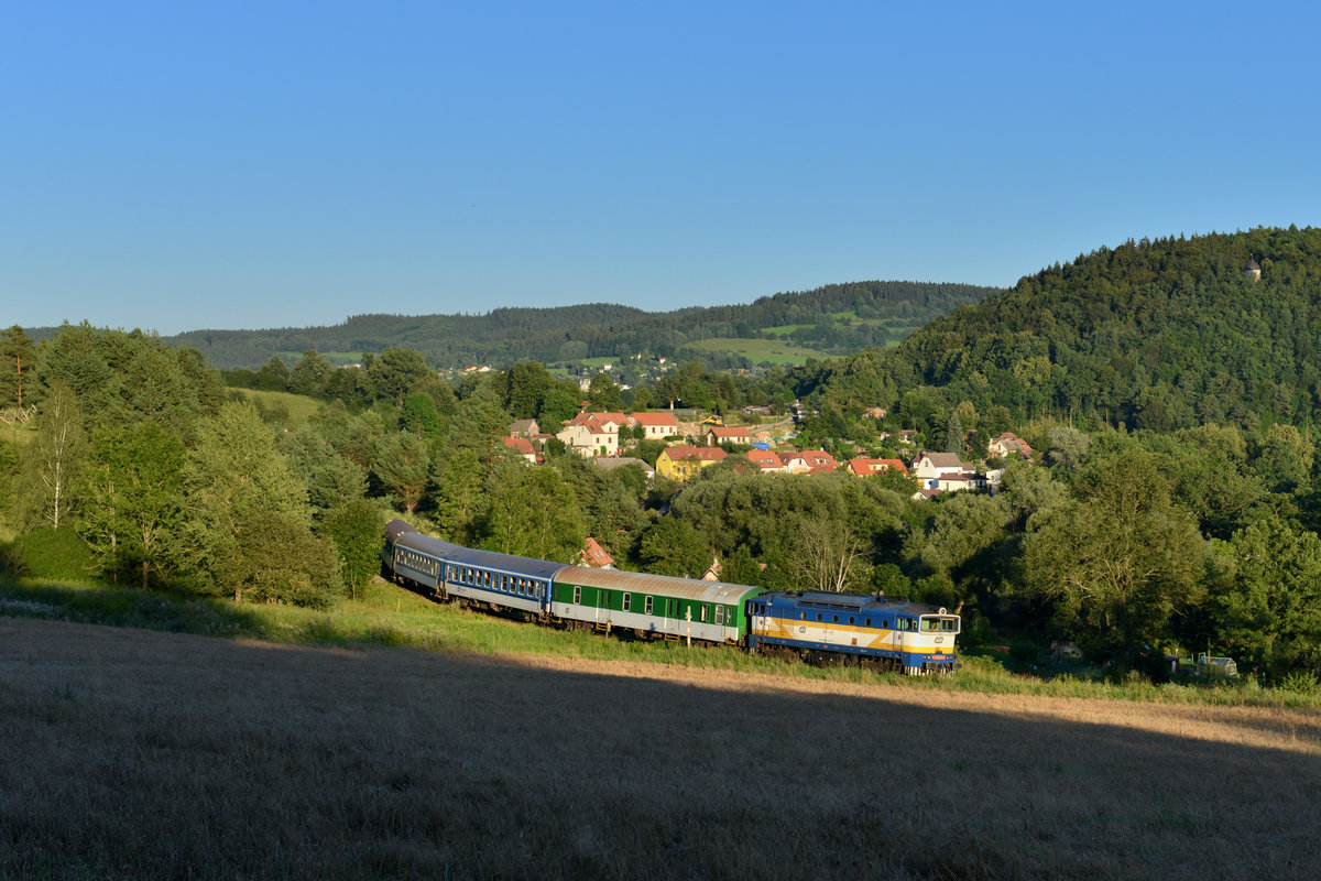 754 057 mit einem Os am 08.08.2016 bei Cesky Krumlov. 
