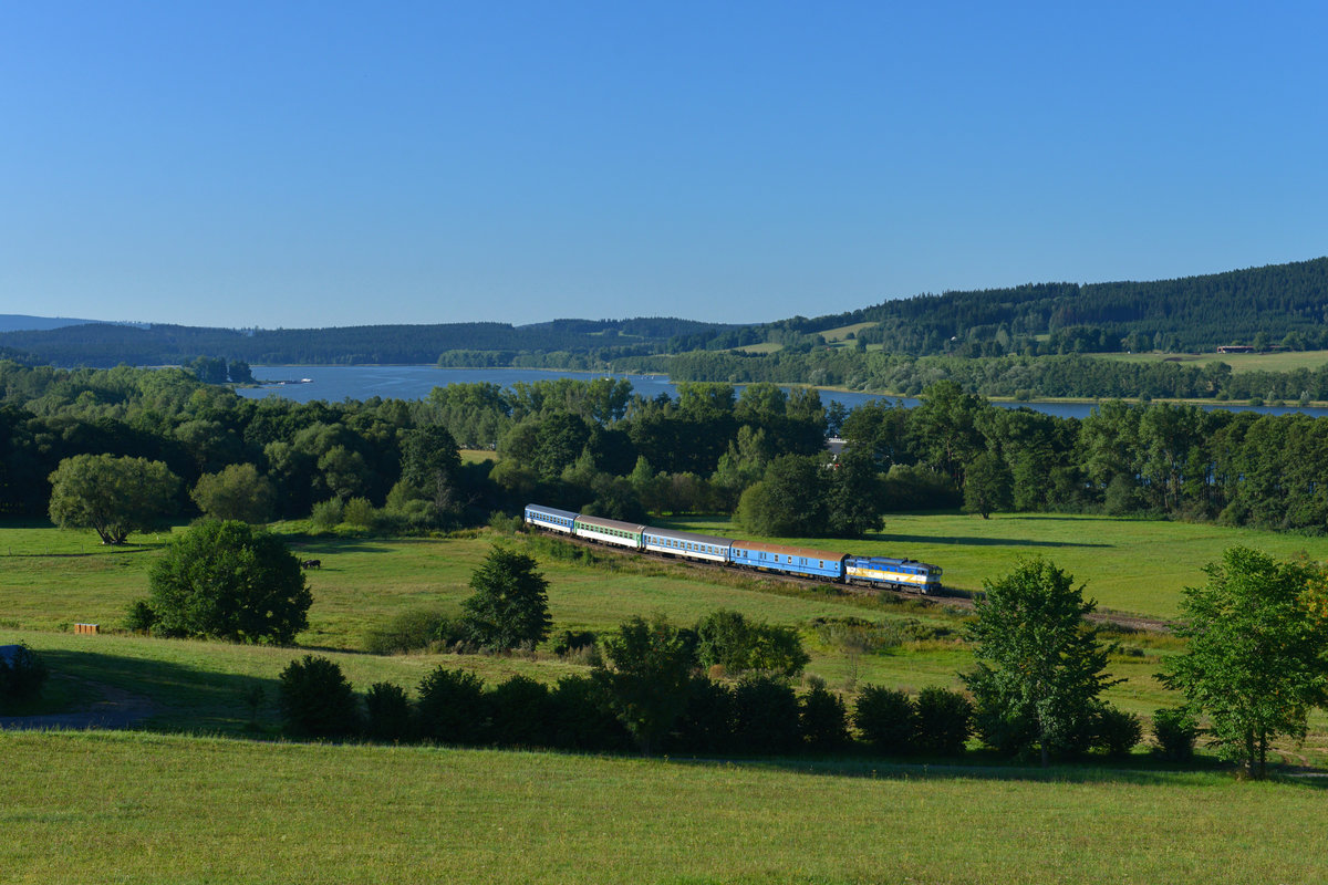 754 057 mit Os 8101 am 15.08.2017 bei Pihlov. 