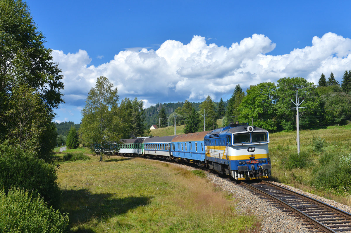 754 057 mit Os 8107 am 15.08.2017 bei Stozec.