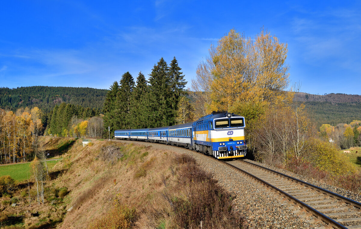 754 057 mit R 776 am 23.10.2022 bei Spicak.