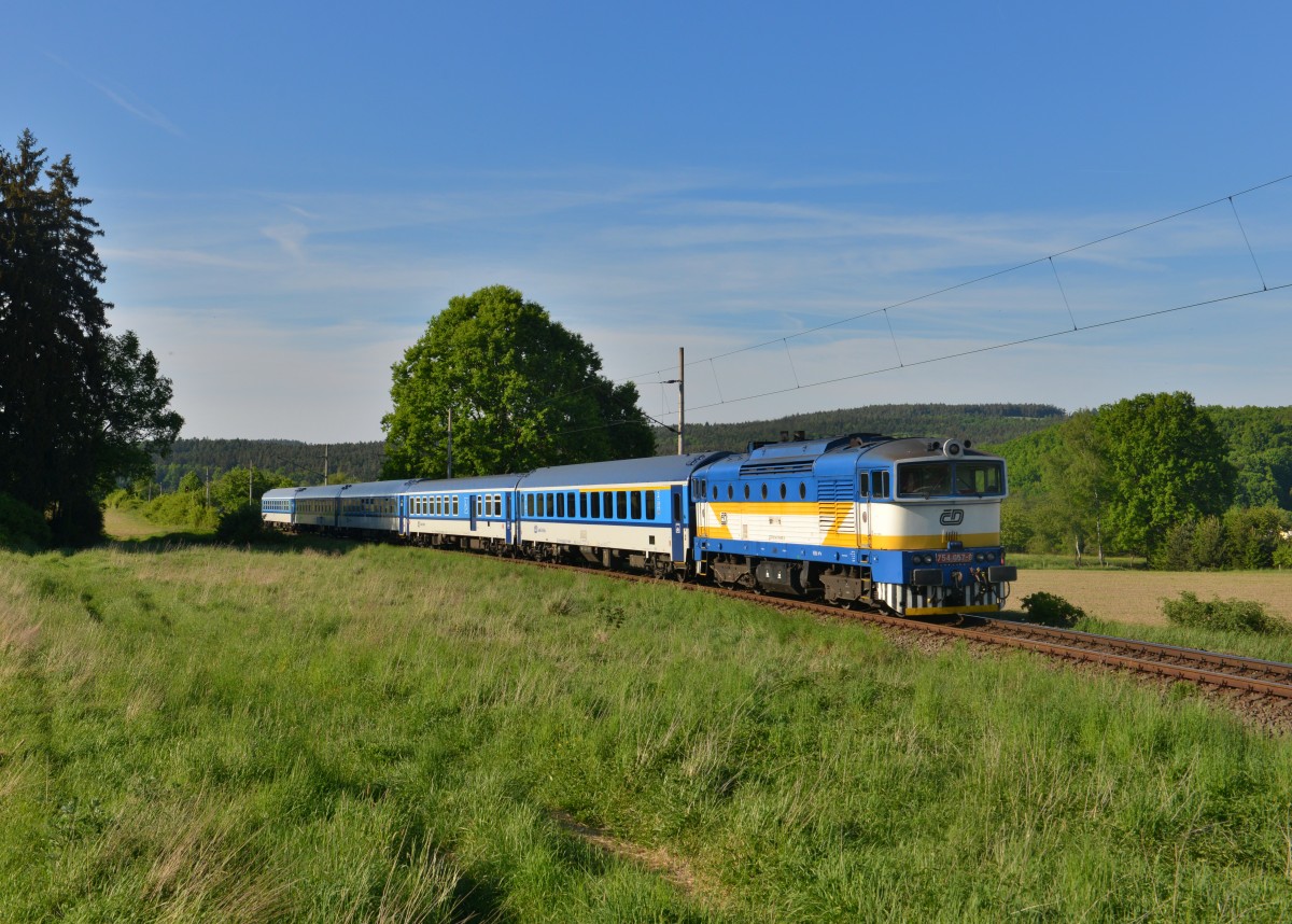 754 057 mit Rx 774 am 18.05.2015 bei Tocnik. 