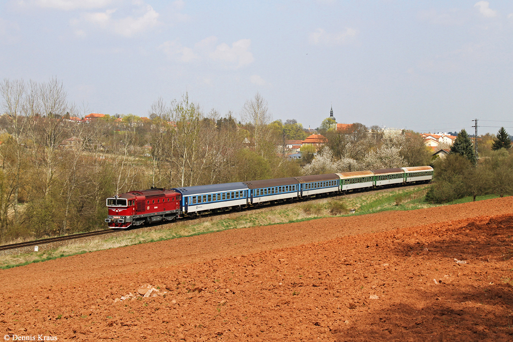 754 058 mit OS 7414 am 24.04.2015 bei Blizejov.